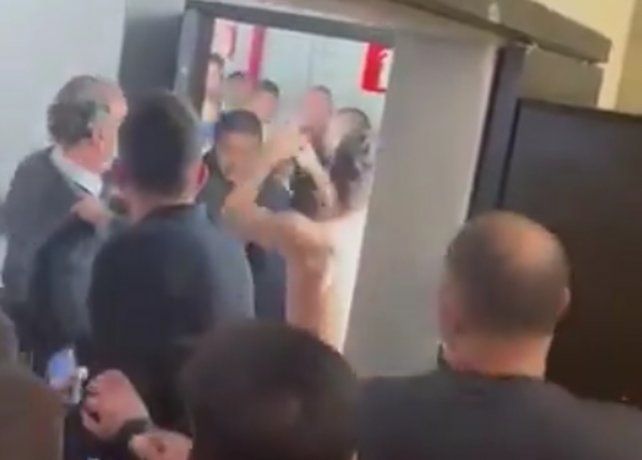 El presidente del Atlético Mineiro estuvo en los incidentes contra Boca y no lo sancionaron