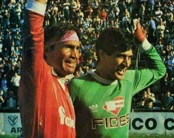 La emotiva despedida de Fillol tras la muerte de Gatti: Eterno abrazo