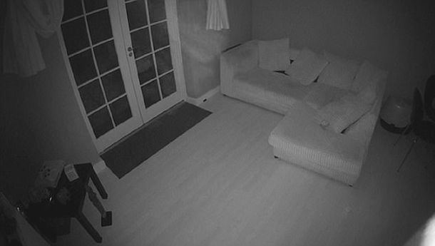 VIDEO: Un fantasma entra en una casa y activa el sensor de movimiento