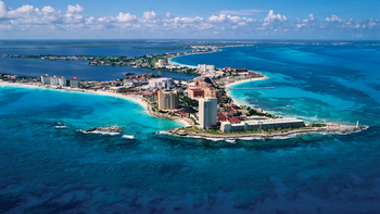 En 1974 Quintana Roo junto a Baja California Sur son declarados como estados libres y soberanos. En 1974 Quintana Roo junto a Baja California Sur son declarados como estados libres y soberanos.