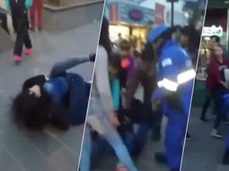 video: dos alumnas, a los golpes por un chico a la salida del colegio video: dos alumnas, a los golpes por un chico a la salida del colegio