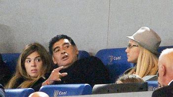 maradona fue a ver al napoli, que cayo con la roma maradona fue a ver al napoli, que cayo con la roma