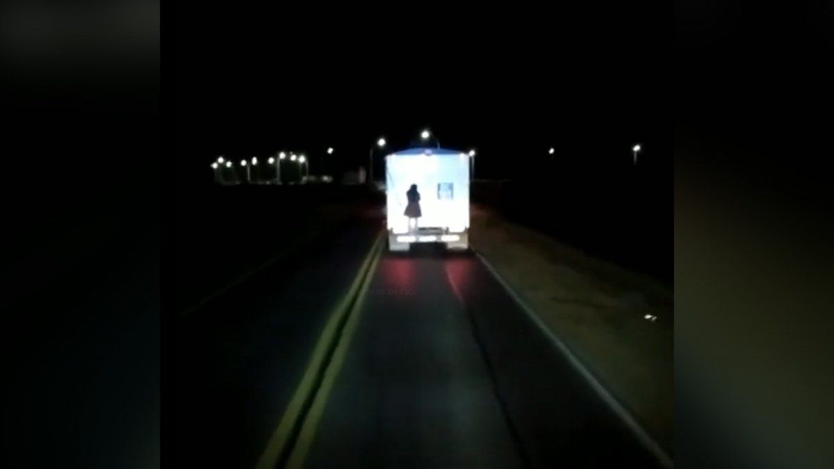 Terror en la ruta: el video de la mujer fantasma que vieron camioneros ...
