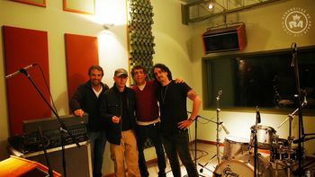 parte de los redondos se reune para grabar con el indio parte de los redondos se reune para grabar con el indio