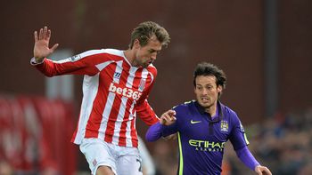 con un doblete de agüero, el manchester city goleo al stoke city con un doblete de agüero, el manchester city goleo al stoke city