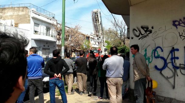 Se derrumbó una medianera en Villa Crespo: hay un obrero muerto y dos heridos