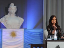 cfk: algunos sectores acechan contra la democracia cfk: algunos sectores acechan contra la democracia
