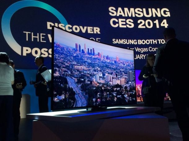 Samsung presenta una pantalla que se curva al presionar un botón