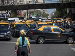 Taxistas vuelven a protestar contra las apps de transporte: ¿dónde se concentran?