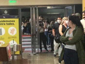 Como si no hubiera pandemia: así estaba un shopping ayer a la tarde