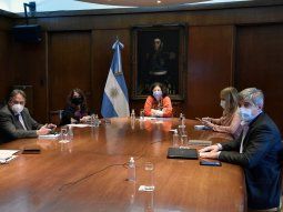 Vizzotti acordó con sus pares redoblar esfuerzos y completar esquemas de vacunación