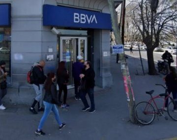 Descubrieron a una pareja teniendo sexo en un cajero automático