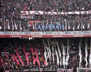 El sentido homenaje de la hinchada de Lanús al fallecido Diego Barisone