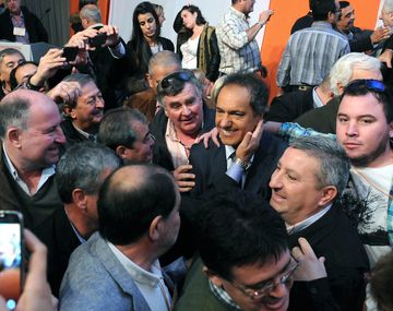 {altText(,#Elección2015: Scioli sumó el apoyo de la Federación de Empleados de Comercio)}