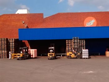 Retiran del mercado más lotes de una gaseosa cola por alteraciones y gusto a solvente