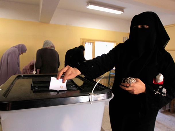 Egipto aprobó la nueva Constitución que impulsa Mursi