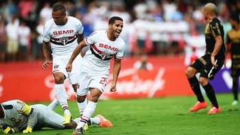 ¿el sucesor de dani alves? asi juega el nuevo companero de messi en el barcelona ¿el sucesor de dani alves? asi juega el nuevo companero de messi en el barcelona