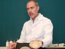 Cocaína, antidepresivos y tríos: qué dijo el cirujano cuya pareja saltó desnuda de un balcón en Palermo