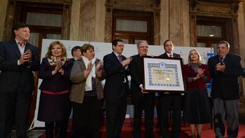 El Senado de la Nación premió a la UBA por su excelencia académica El Senado de la Nación premió a la UBA por su excelencia académica