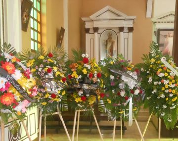 La inicicativa se resume bajo el lema: En lugar de flores, leche