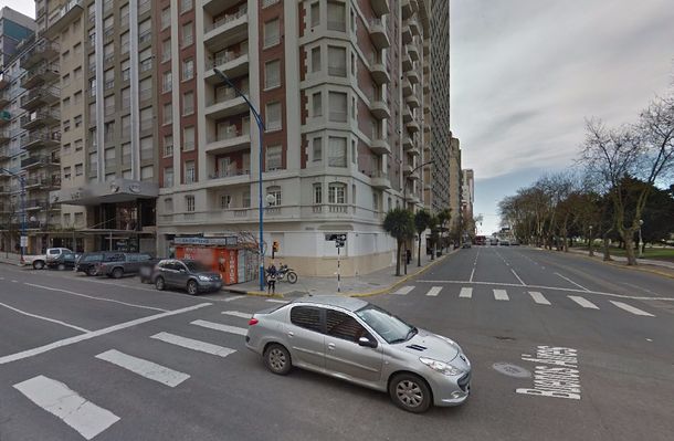 Un perro cayó de un piso 23 sobre una turista y ambos sobrevivieron