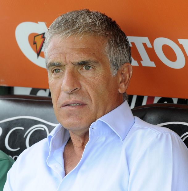 Chicago echó a Labruna y va por Caruso Lombardi