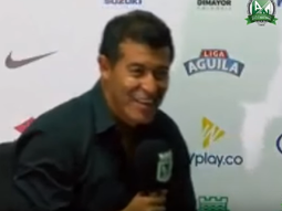 Jorge Almirón fue sorprendido por un animal en plena conferencia de prensa