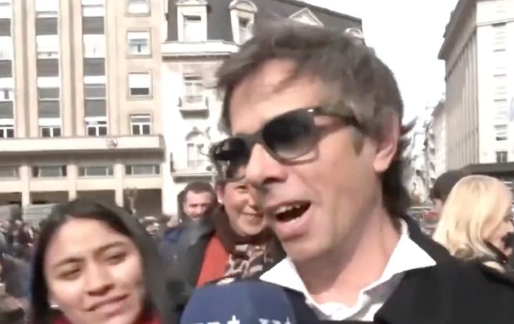 Como la de tu hija: le dijeron rosca floja a Robertito y se brotó en vivo