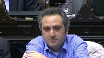 lo unico que puede imitarnos carrio es hacer una tapa por internet lo unico que puede imitarnos carrio es hacer una tapa por internet