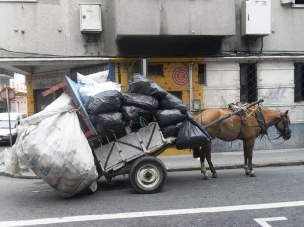 Denuncian que reparten paco en carros tirados por caballos en Quilmes