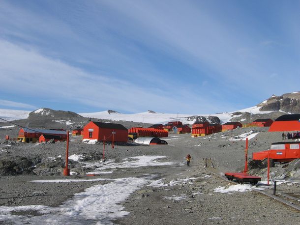 Rossi viaja a la Antártida para supervisar el inicio de la campaña 2014-2015