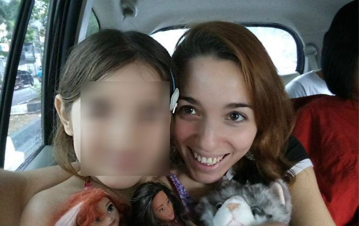 Alum junto a su mamá