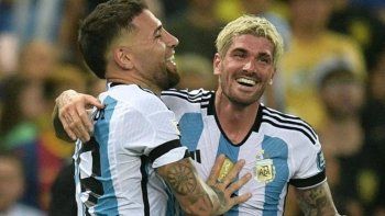 Rodrigo de Paul y Nicolás Otamendi. Rodrigo de Paul y Nicolás Otamendi.