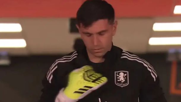 Insultos y clima hostil para el Dibu Martínez en Francia durante la previa del Lille vs Aston Villa