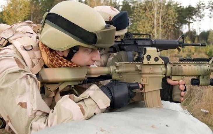 Al menos tres muertos por tiroteo en una base de marines