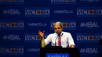 anibal cerro su campana y prometio transformar a la provincia en la locomotora del pais anibal cerro su campana y prometio transformar a la provincia en la locomotora del pais