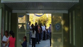 alumnos intentaron envenenar a un companero y a un docente en mendoza alumnos intentaron envenenar a un companero y a un docente en mendoza