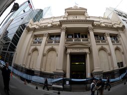 primera medida de vanoli: sube las tasas para alentar los depositos en pesos primera medida de vanoli: sube las tasas para alentar los depositos en pesos