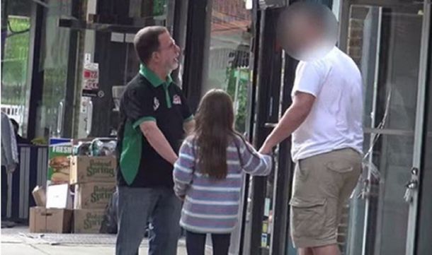 Experimento social en que una nena simulaba estar perdida casi termina mal