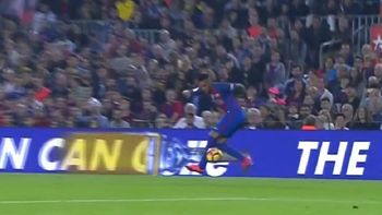 El fantástico control de Neymar que levantó a todo el Camp Nou. El fantástico control de Neymar que levantó a todo el Camp Nou.