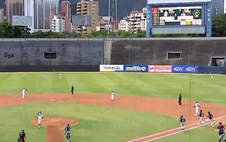 El Estadio Universitario de Caracas quedó marcado por el caos.