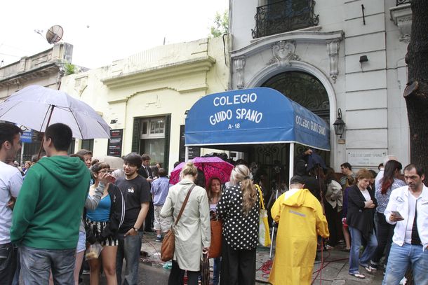 Embargan cuentas del dueño del colegio Guido Spano y le prohíben salir del país