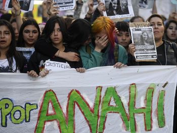 La marcha fue convocada por amigos y compañeros de Anahí