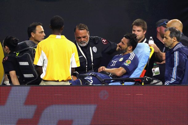 Lavezzi se fracturó el codo izquierdo y no jugará la final de la Copa América