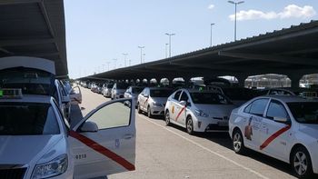 no quiso que lo llevara una taxista mujer y se tuvo que ir caminando no quiso que lo llevara una taxista mujer y se tuvo que ir caminando