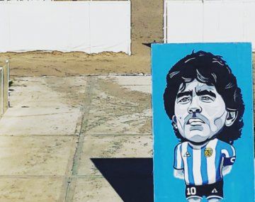 Inauguran pileta con gigantografía de Maradona en Mar del Plata: las fotos