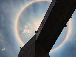 Un increíble halo solar iluminó y sorprendió a México