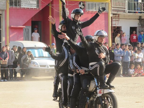 La Policía Federal realizó una exhibición de motos en la Villa 31 de Retiro