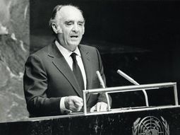 José López Portillo, obtiene más de dieciséis millones de votos, para presidente en 1976. José López Portillo, obtiene más de dieciséis millones de votos, para presidente en 1976.
