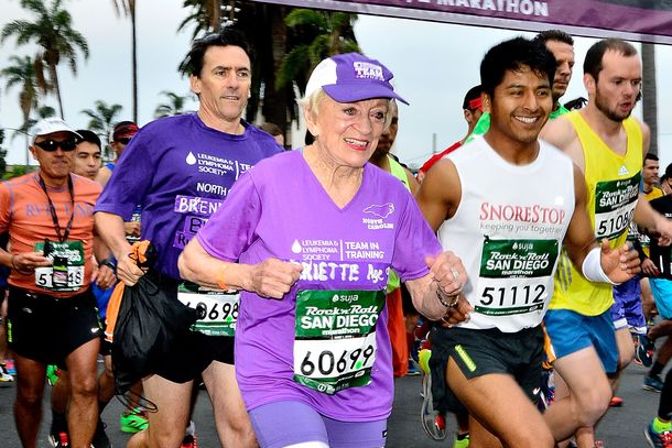 A los 92 años, corrió maratón para juntar fondos para la lucha contra el cáncer